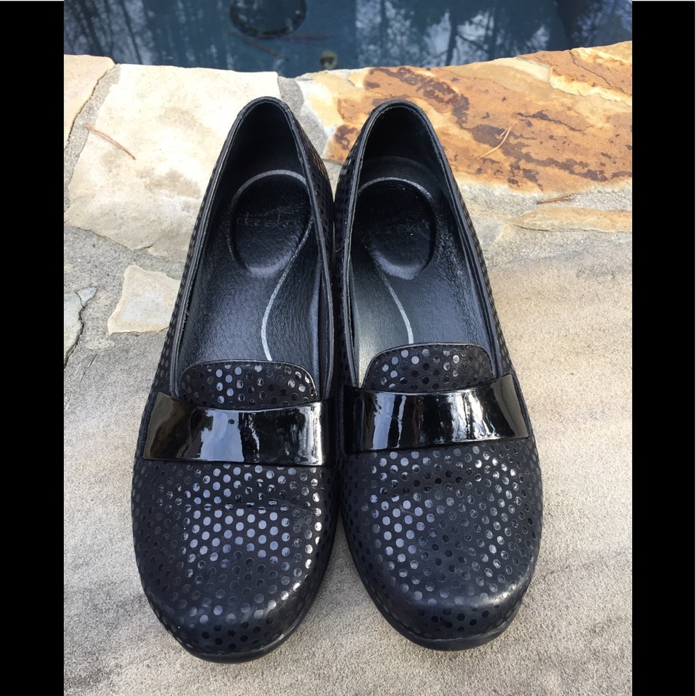 Dansko women's black dots Loafers shoes 39-GC